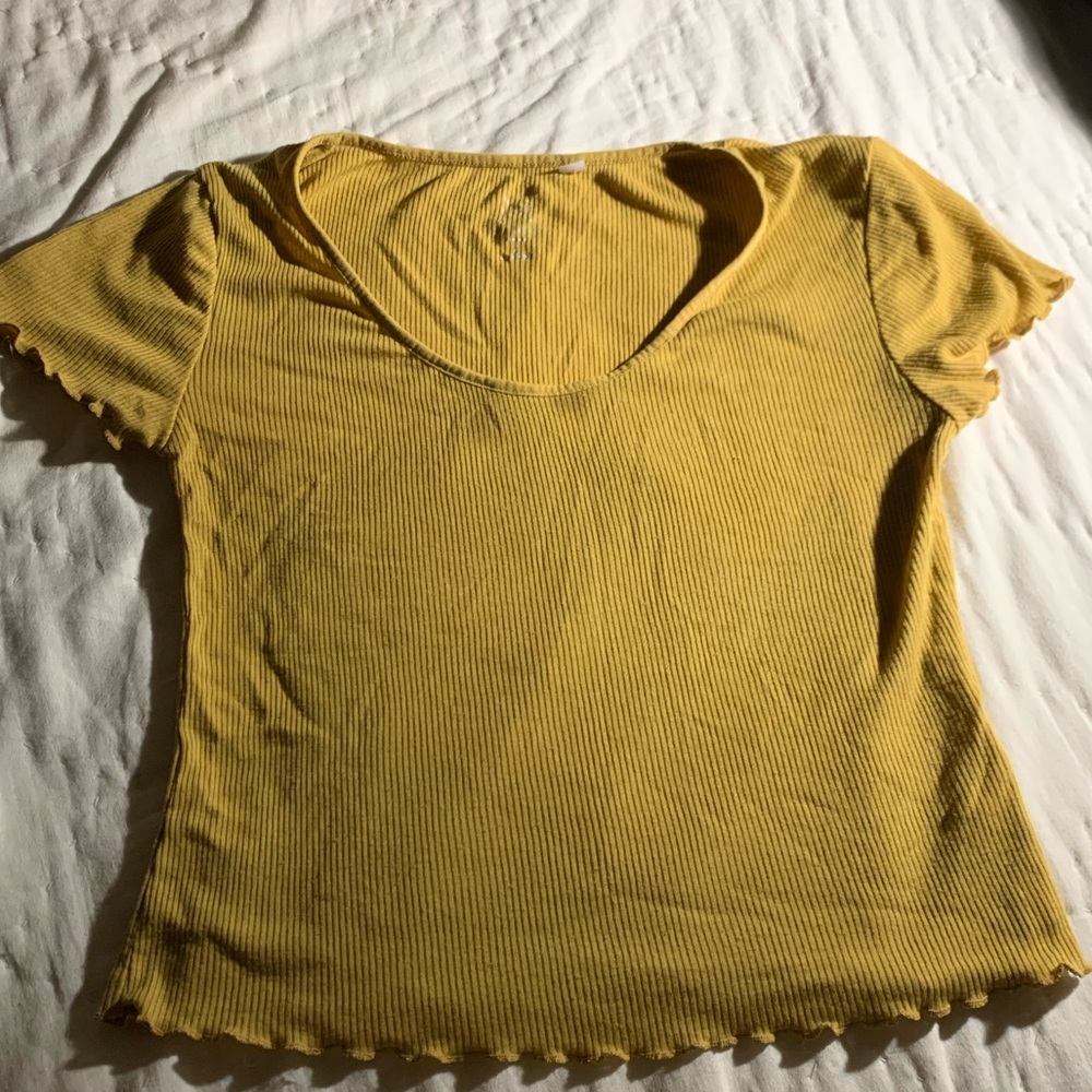 Cute yellow top